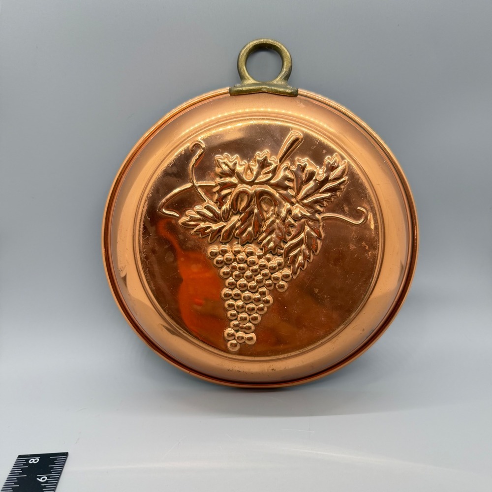 Vintage Solid Copper Grapes Fruit Mold 7.5in Embossed Korea Brass Hanger